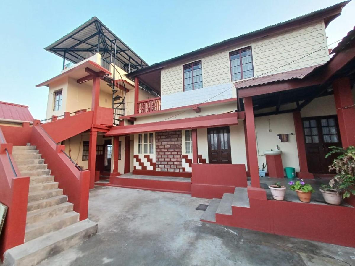 Odyssey'S Pateng Homestay, เชร์ราปุนจี ภายนอก รูปภาพ