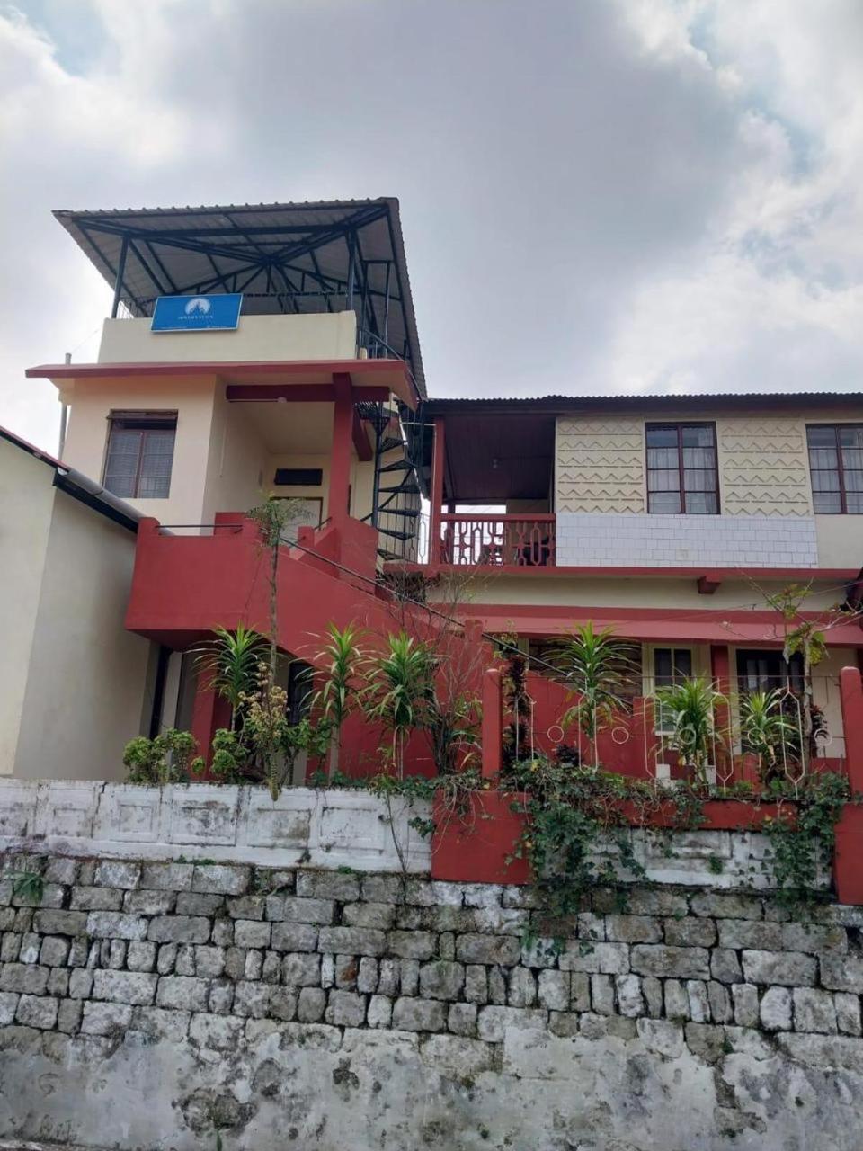 Odyssey'S Pateng Homestay, เชร์ราปุนจี ภายนอก รูปภาพ